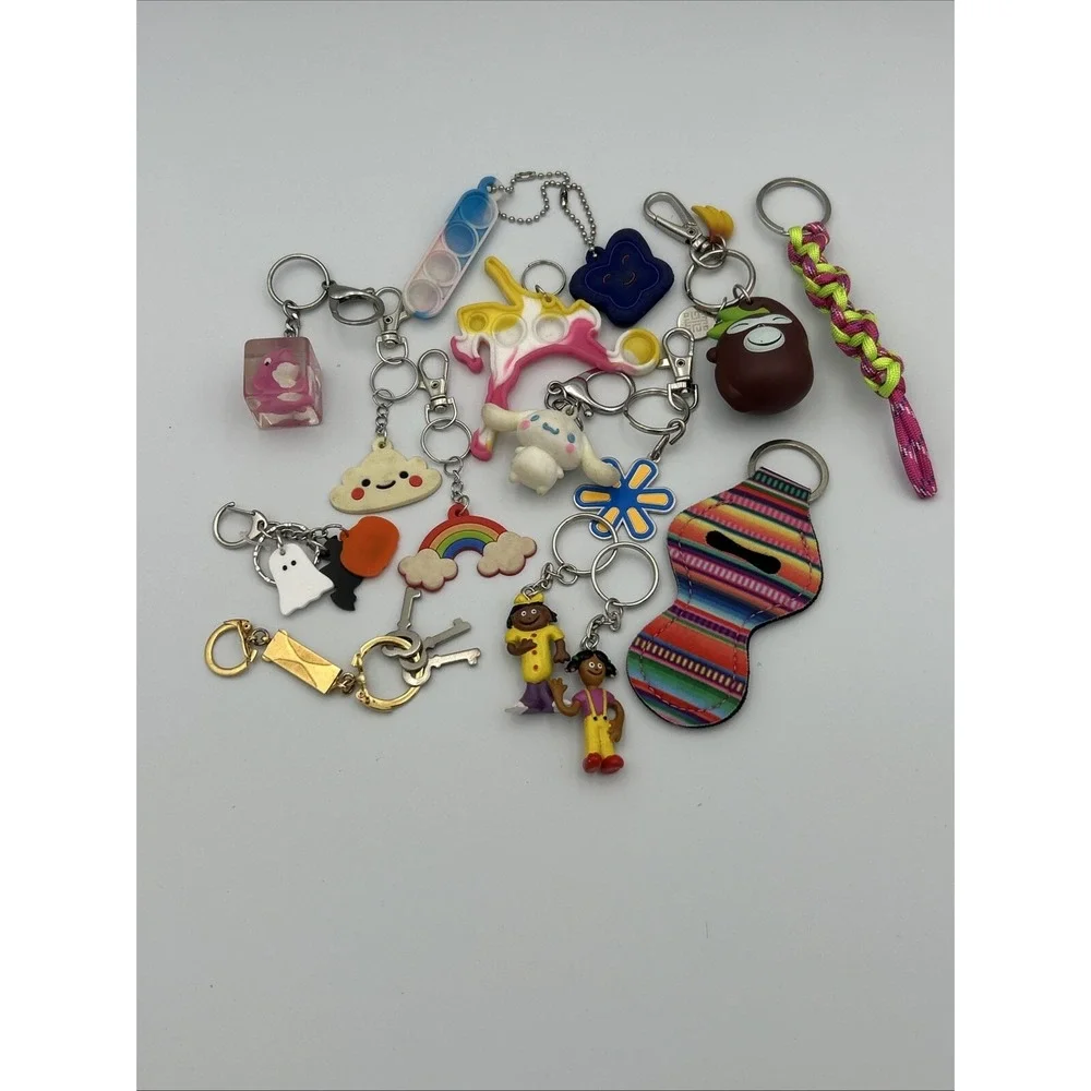 Youth backpack clips‎ or keychains Lot Of 15